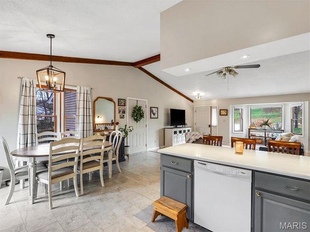 2725 Fantasy Lane, Villa Ridge, MO 63089