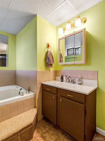 2725 Fantasy Lane, Villa Ridge, MO 63089