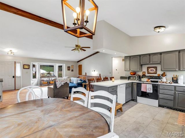 2725 Fantasy Lane, Villa Ridge, MO 63089