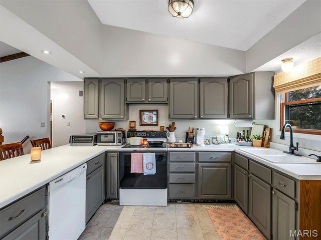 2725 Fantasy Lane, Villa Ridge, MO 63089