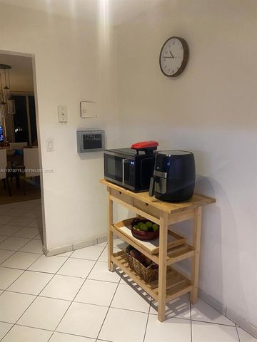 100 Bayview Dr 516, Sunny Isles Beach, FL 33160