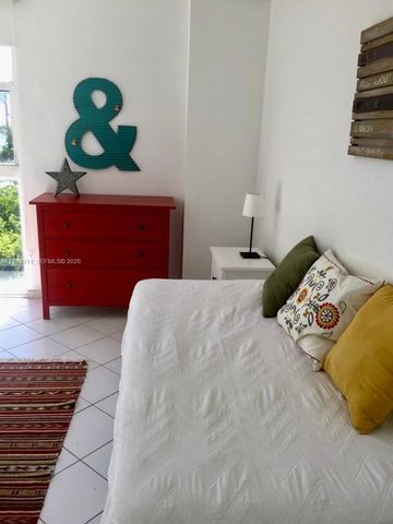 100 Bayview Dr 516, Sunny Isles Beach, FL 33160