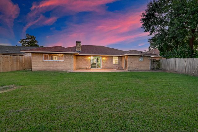 8203 Wilmerdean Street, Houston, TX 77061