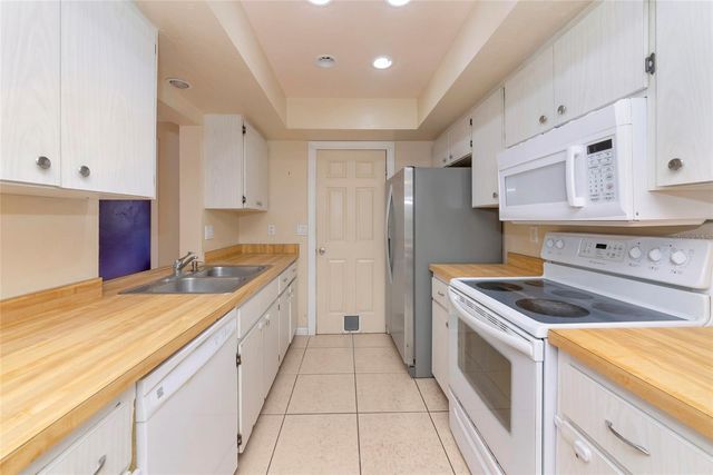 2529 GOLDEN POINCIANA PLACE, Sarasota, FL 34232