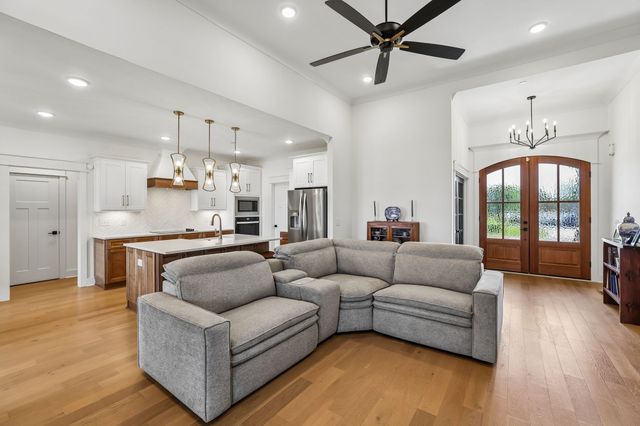 3405 Bootknife Dr, Bell Buckle, TN 37020