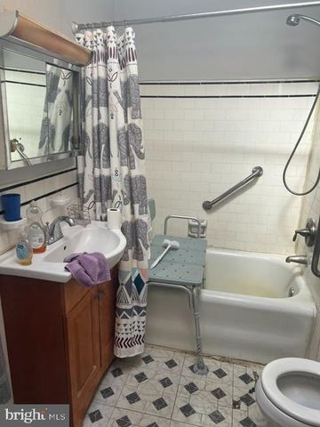584 E CARVER ST, Philadelphia, PA 19120