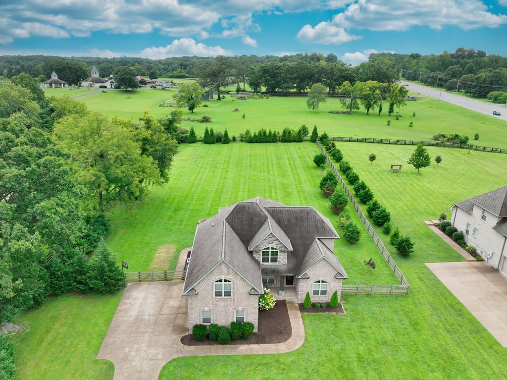 80 Cherokee Dock Rd, Lebanon, TN 37087