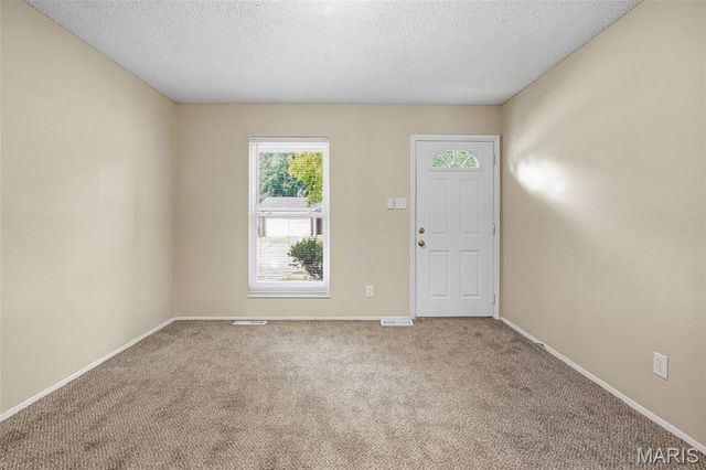 6766 Lesli Mari Court, Florissant, MO 63033