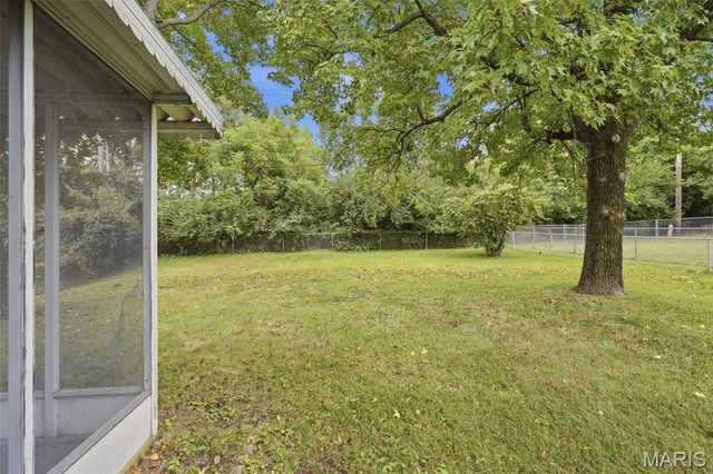 6766 Lesli Mari Court, Florissant, MO 63033