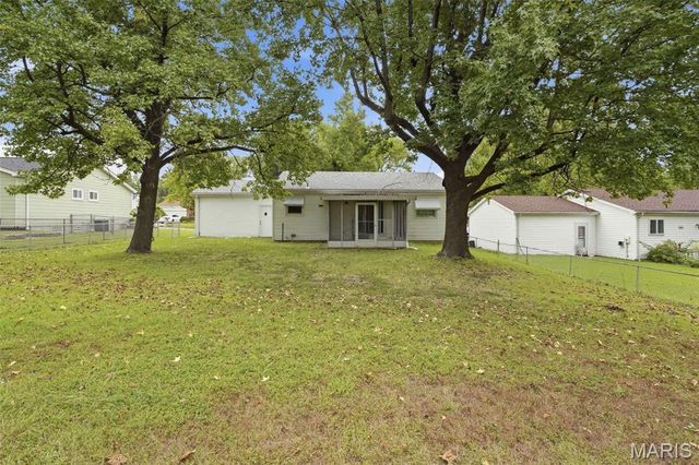 6766 Lesli Mari Court, Florissant, MO 63033