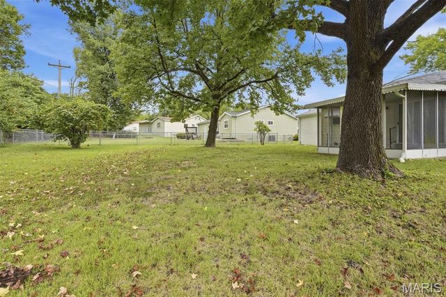 6766 Lesli Mari Court, Florissant, MO 63033