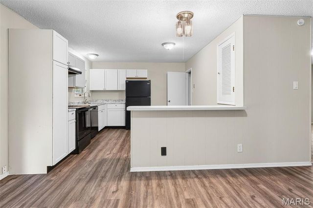 6766 Lesli Mari Court, Florissant, MO 63033