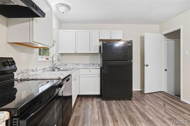 6766 Lesli Mari Court, Florissant, MO 63033
