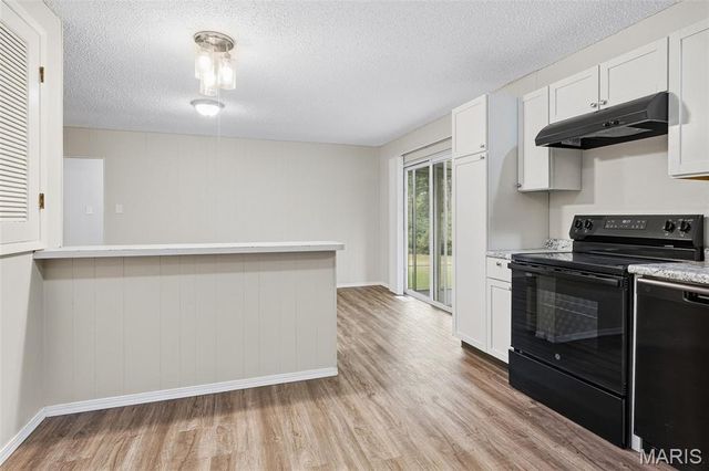6766 Lesli Mari Court, Florissant, MO 63033