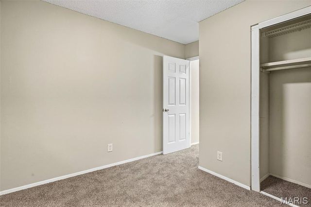 6766 Lesli Mari Court, Florissant, MO 63033