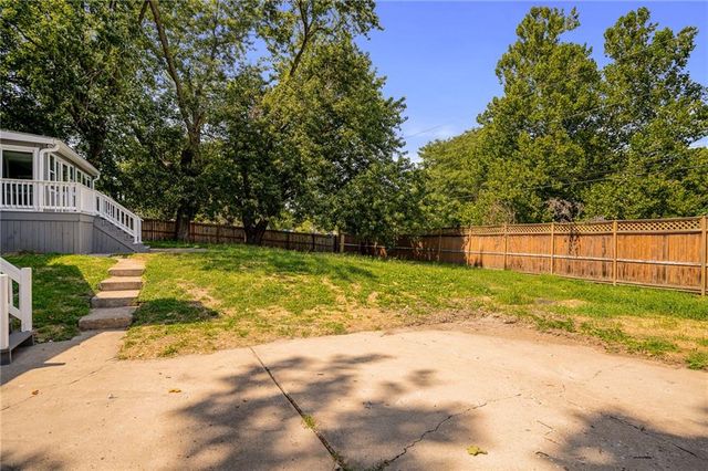 7106 E 127th Street, Grandview, MO 64083