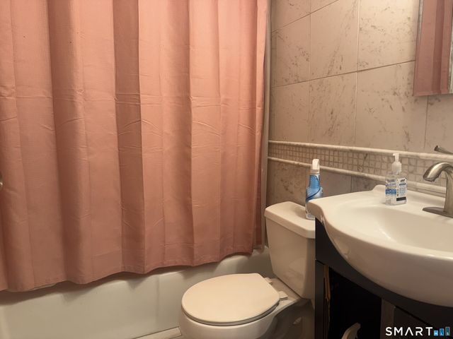 250 North Bishop Avenue APT 24, Bridgeport, CT 06610