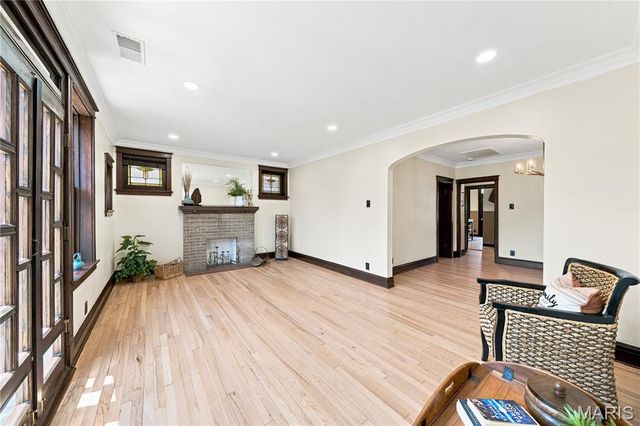 4995 Tholozan Avenue, St Louis, MO 63109