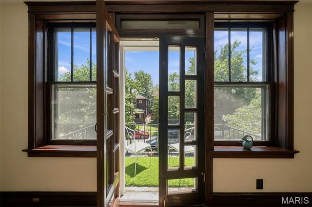4995 Tholozan Avenue, St Louis, MO 63109