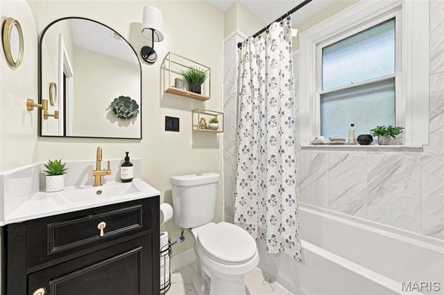 4995 Tholozan Avenue, St Louis, MO 63109