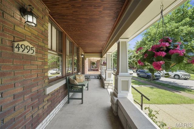 4995 Tholozan Avenue, St Louis, MO 63109