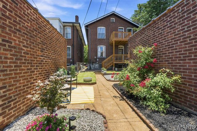 4995 Tholozan Avenue, St Louis, MO 63109