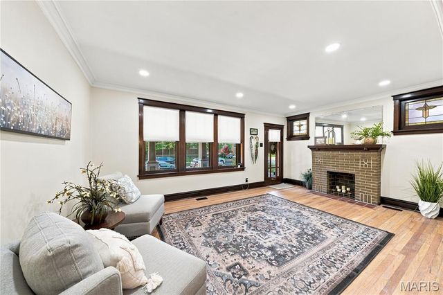 4995 Tholozan Avenue, St Louis, MO 63109