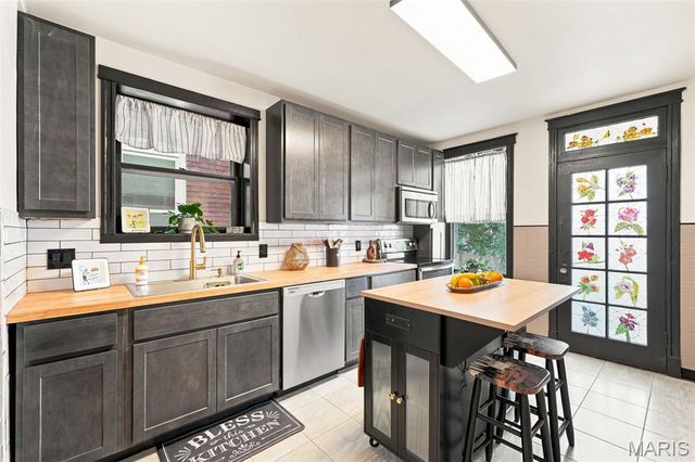 4995 Tholozan Avenue, St Louis, MO 63109