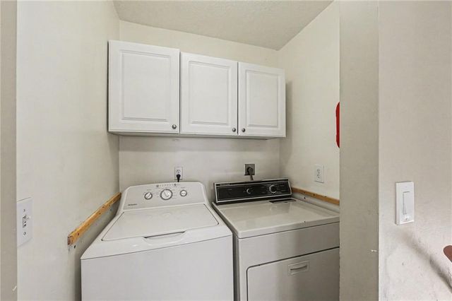 33 E 32nd Street, Kansas City, MO 64111