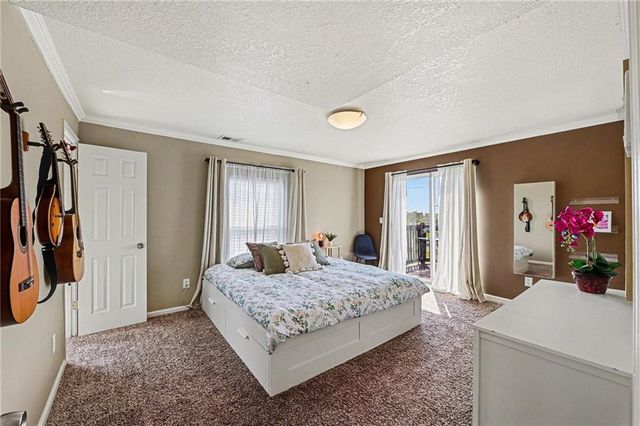 33 E 32nd Street, Kansas City, MO 64111