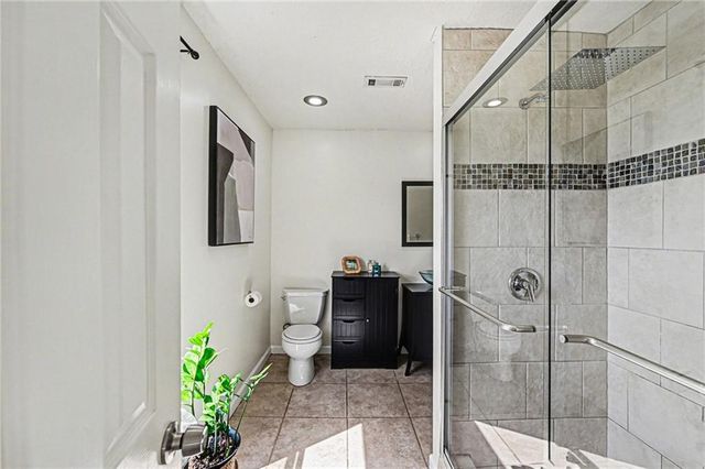 33 E 32nd Street, Kansas City, MO 64111