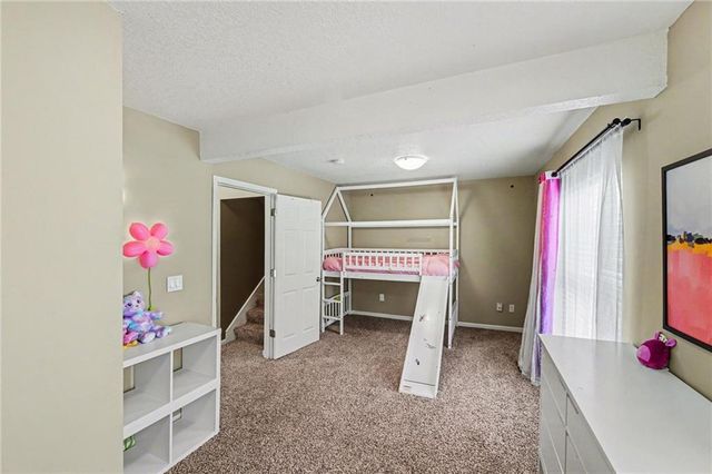 33 E 32nd Street, Kansas City, MO 64111