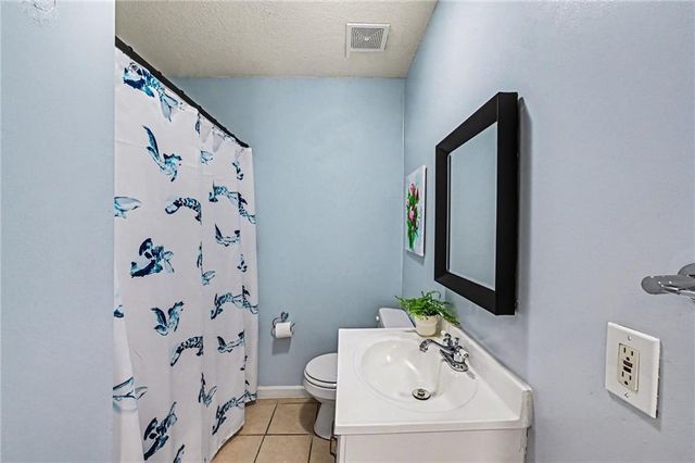 33 E 32nd Street, Kansas City, MO 64111