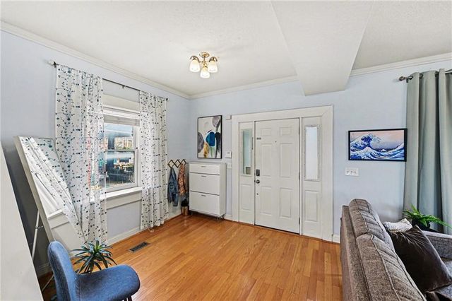 33 E 32nd Street, Kansas City, MO 64111