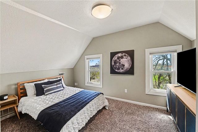 33 E 32nd Street, Kansas City, MO 64111