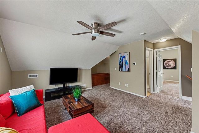 33 E 32nd Street, Kansas City, MO 64111