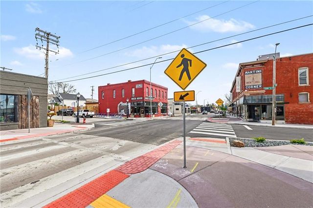 33 E 32nd Street, Kansas City, MO 64111