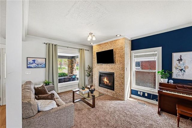 33 E 32nd Street, Kansas City, MO 64111