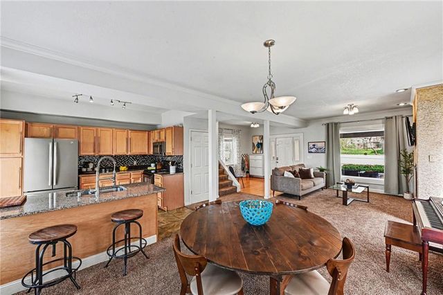 33 E 32nd Street, Kansas City, MO 64111