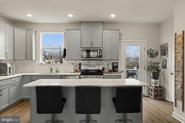 3 CONTINENTAL WAY, Bridgeport, PA 19405