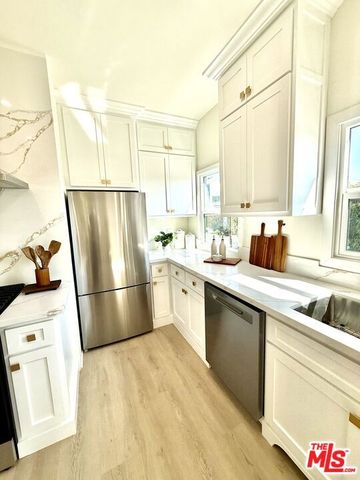 900 N Alfred Street 1, Los Angeles, CA 90069