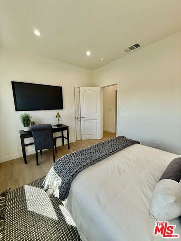 900 N Alfred Street 1, Los Angeles, CA 90069