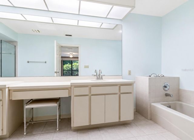 4068 WILSHIRE CIRCLE E 145, Sarasota, FL 34238