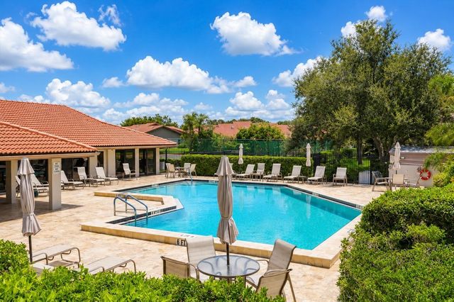 4068 WILSHIRE CIRCLE E 145, Sarasota, FL 34238