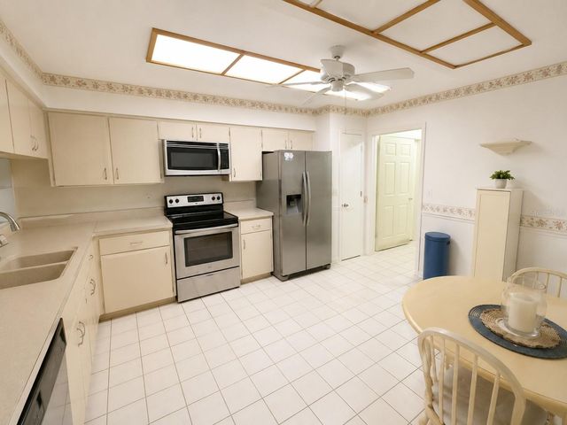 4068 WILSHIRE CIRCLE E 145, Sarasota, FL 34238