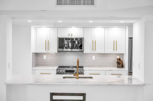 100 SE 5th Avenue 304, Boca Raton, FL 33432