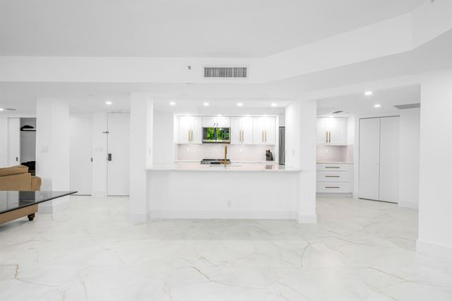 100 SE 5th Avenue 304, Boca Raton, FL 33432