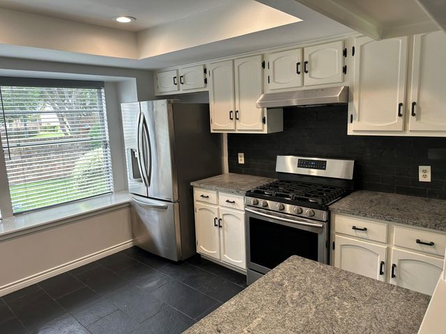 9217 Singing Quail DR 8E, Austin, TX 78758
