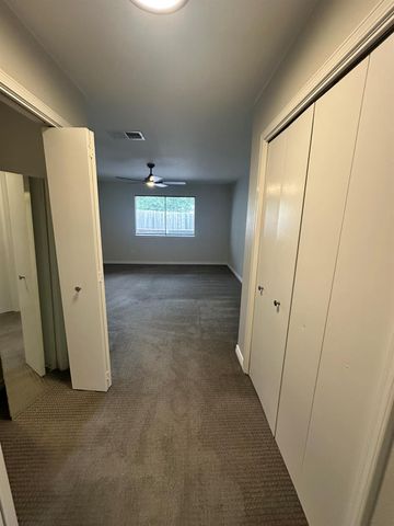 9217 Singing Quail DR 8E, Austin, TX 78758