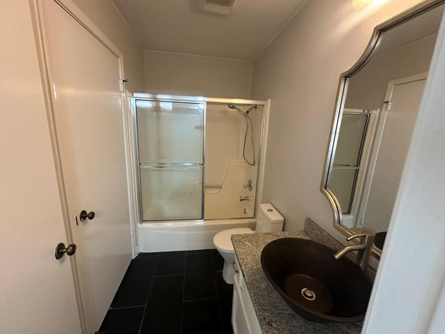 9217 Singing Quail DR 8E, Austin, TX 78758